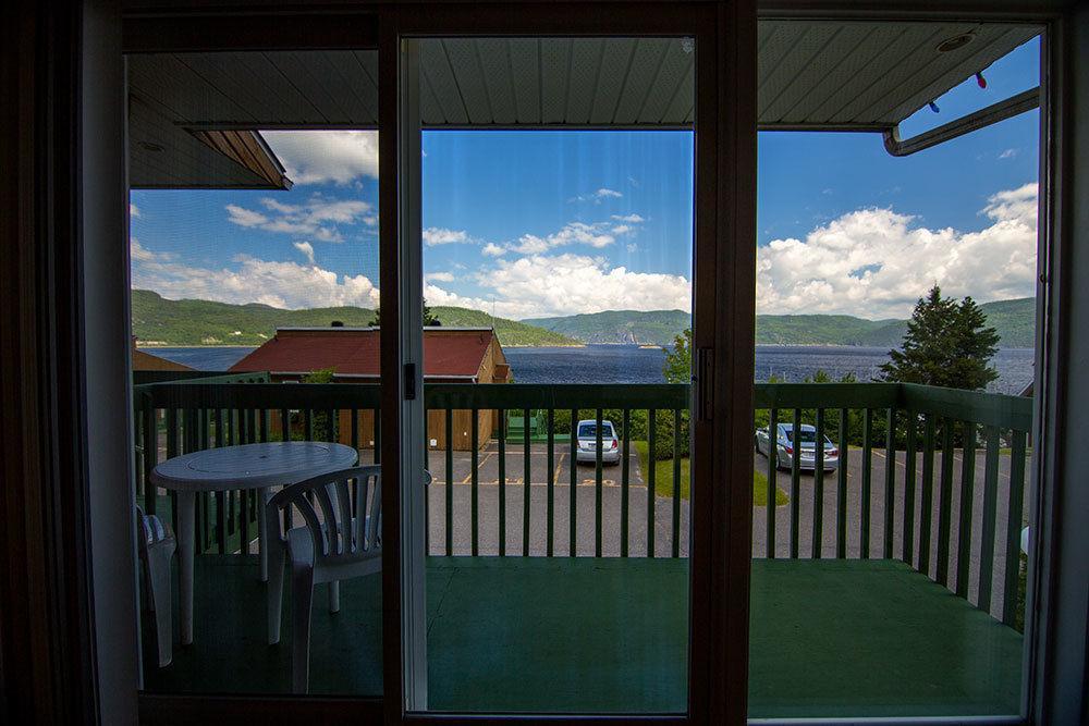 Chalets Condos Sur Le Fjord Л'Анс-Сен-Жан Экстерьер фото